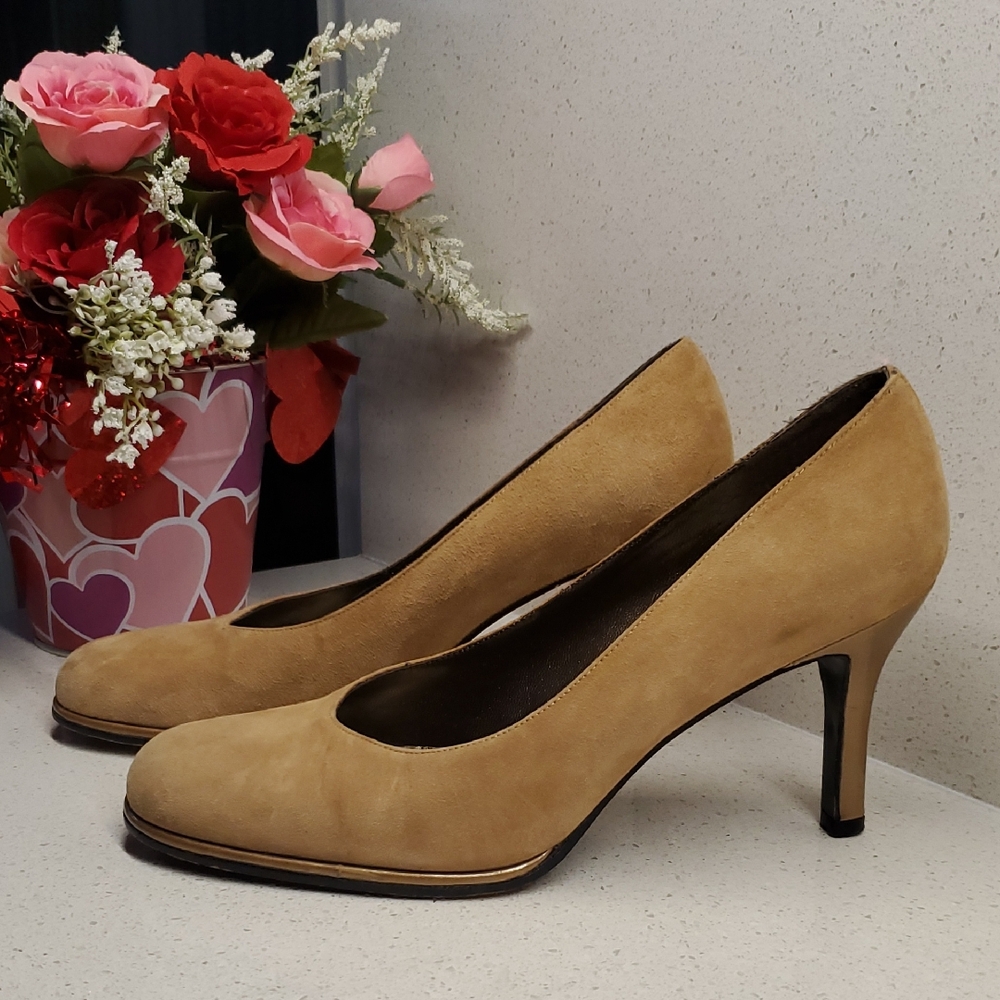 STUART WEITZMAN suede leather heels (sz 7M)